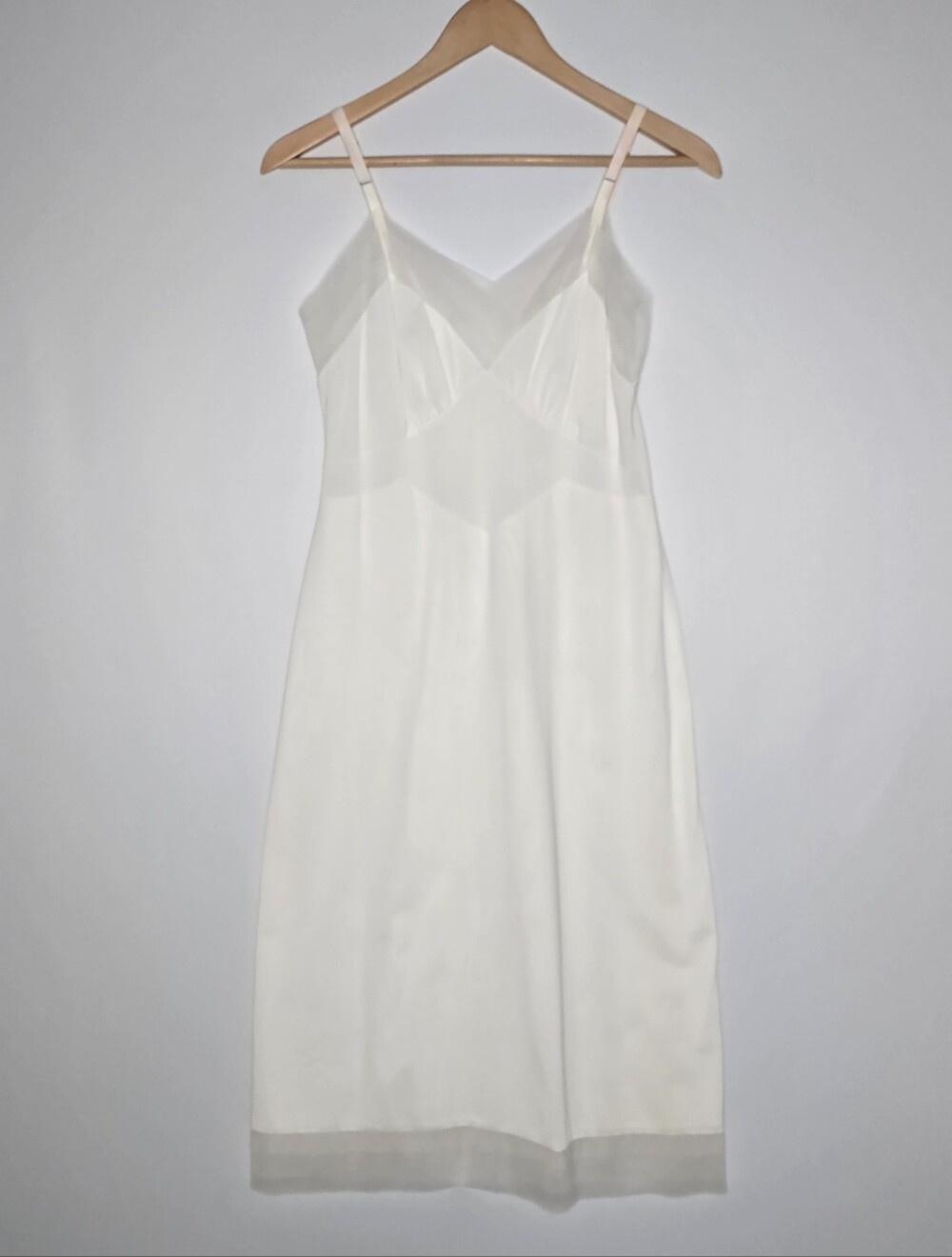 Vintage Off White Tiered Net Accent Slip